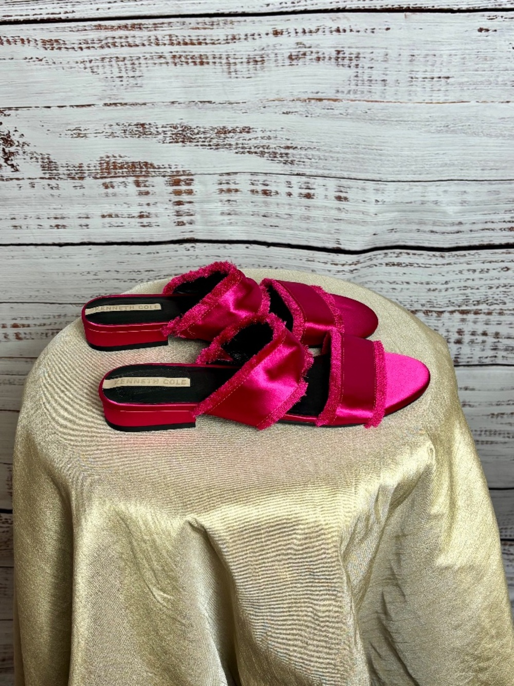 Kenneth Cole Viola 2 fringe hot pink sandals size 8.5M